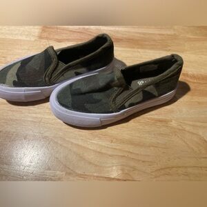4/$25 Lily & Dan kids camo print slip on shoes in size 7/8. In excellent cond.